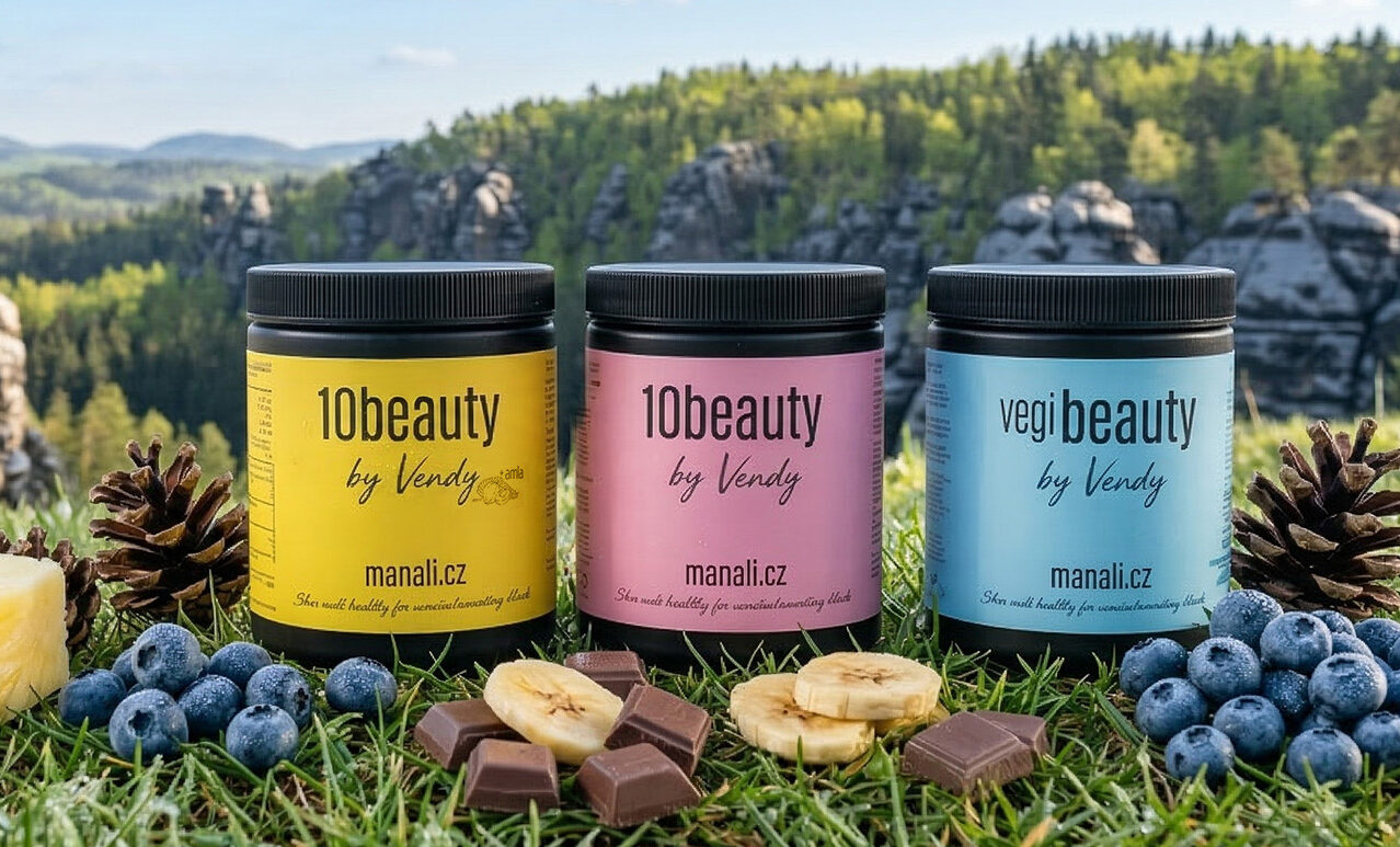 Jarní banner s přírodními doplňky stravy 10beauty a Vegibeauty od Manali postavenými na sněhu a mechu
